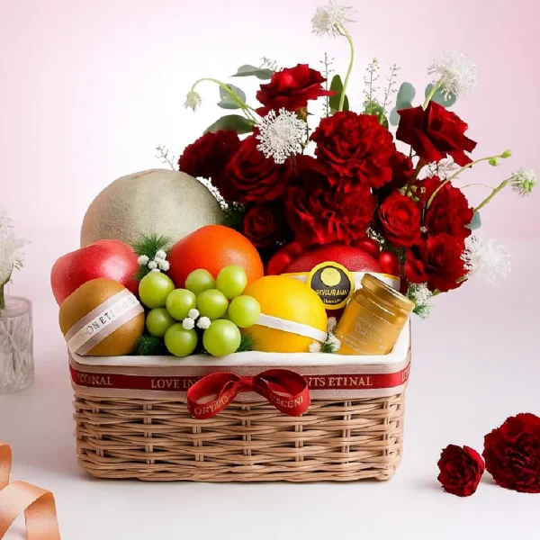 Giỏ trái cây và hoa tươi