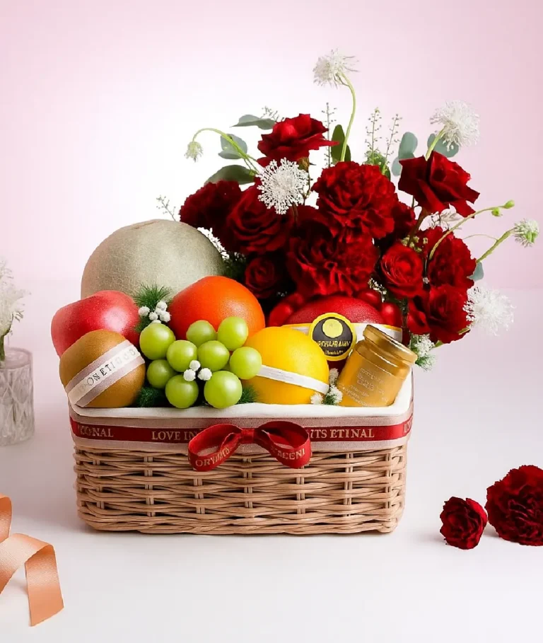 Giỏ trái cây và hoa tươi
