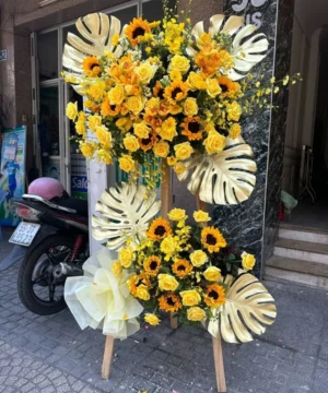 Mẫu giỏ, lẵng kệ hoa khai trương màu vàng sang trọng